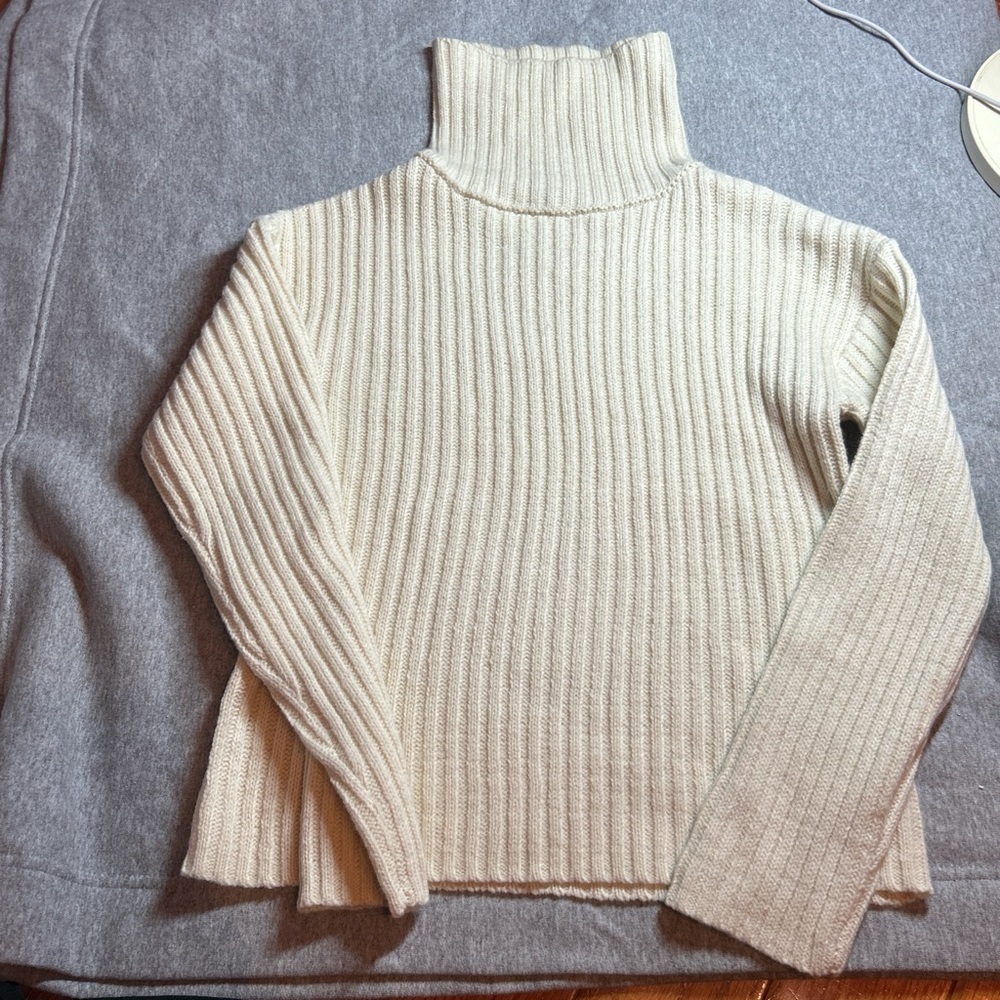 Forever 22 Turtle Neck creamy brand new for girls 11/12 Y